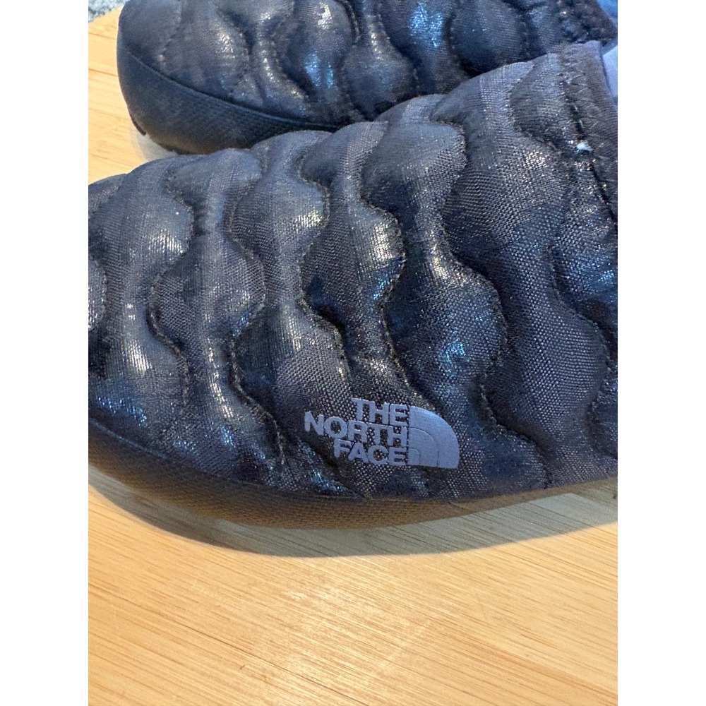 The North Face ThermoBall Traction Mule IV Black Shiny Slippers NF0A32YZ Size 7 - Picture 2 of 8